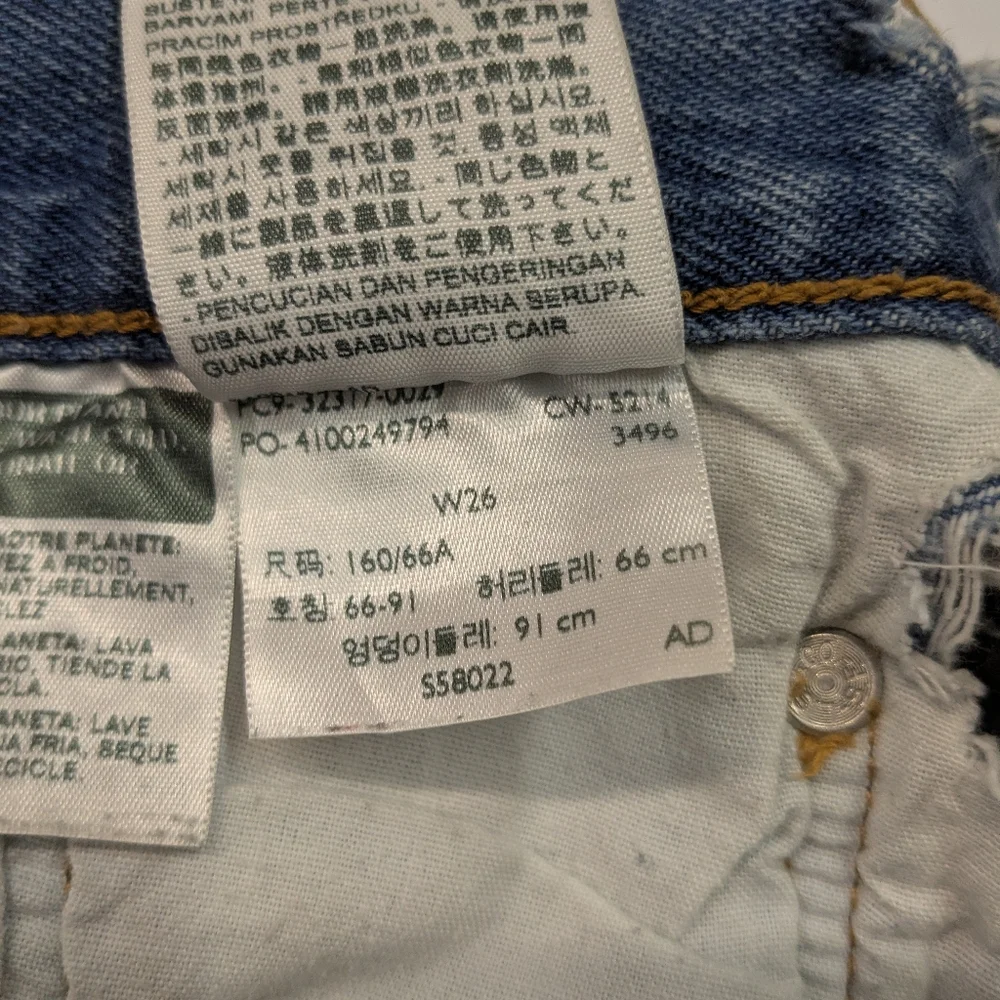 Levi's Distressed Denim Shorts - Picture 6 of 6